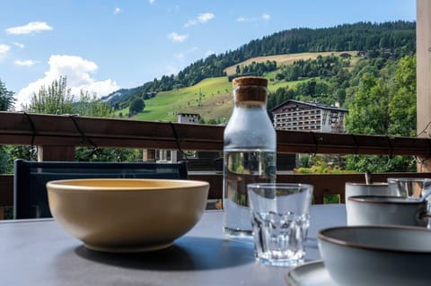 Apartment | Outdoor dining