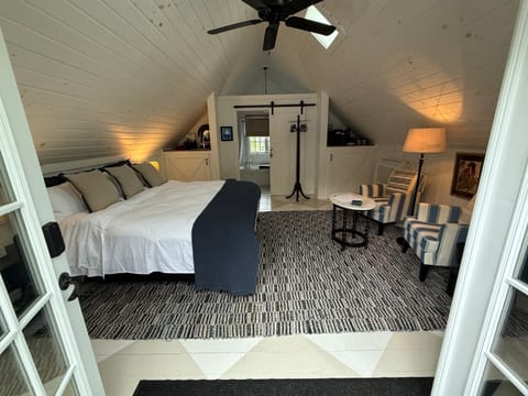 Welcome to Rocco's Retreat. Come on in!