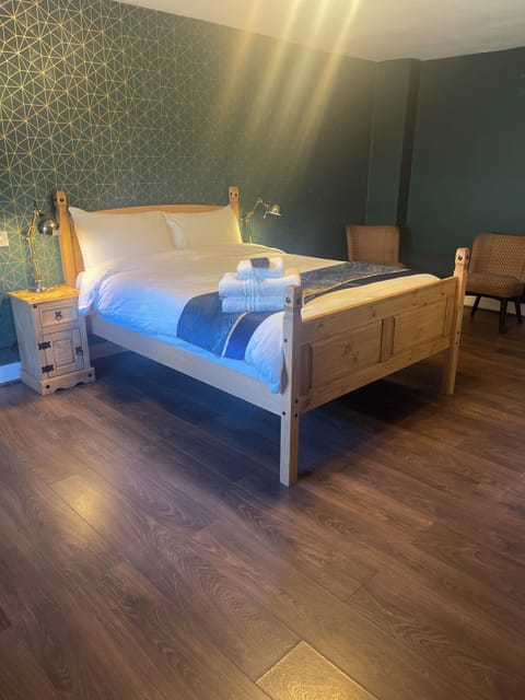 Deluxe Double Room, Courtyard View | Desk, blackout drapes, iron/ironing board, free WiFi