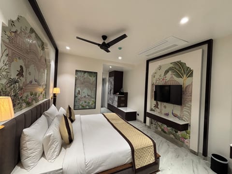 Superior Room | Egyptian cotton sheets, premium bedding, minibar, blackout drapes
