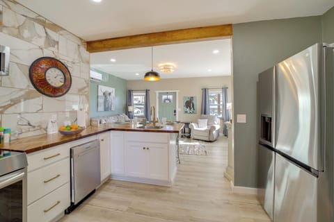 House (2 Bedrooms) | Interior