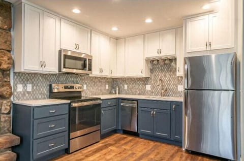 SWP-Hi-Country-Haus-1305-main-kitchen