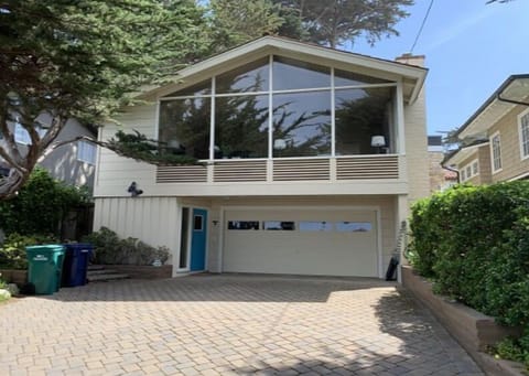 Welcome to 'Bay Echo' ~ Distant Carmel Bay and Ocean Views!