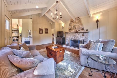 Welcome to Casey's Cottage, A Carmel Vacation Home