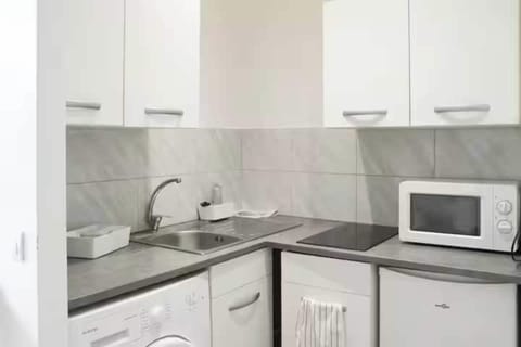 Apartment | Private kitchen | Coffee/tea maker, fridge, microwave, stovetop