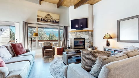 Home Decor, Indoors, Furniture, Living Room, Room