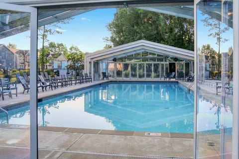 Welcome to Harbor Splash! A brand-new townhome located next to the indoor/outdoor pool in Harbor Club! The year-round pool is open in warm weather and has a heated enclosure that shuts during cold weather!