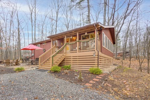 Hedgesville Vacation Rental | 2BR | 1BA | 960 Sq Ft | 10 Steps to Enter