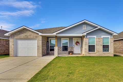 Lubbock Vacation Rental | 3BR | 2BA | 1,208 Sq Ft | 1 Step to Enter