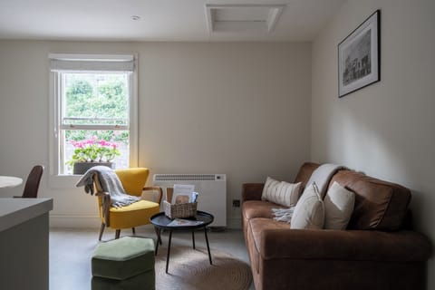 Deluxe Apartment, Balcony, City View | Living area