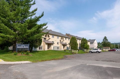 Convenient on-site parking and easy access to the building, ensuring a hassle-free arrival and departure.