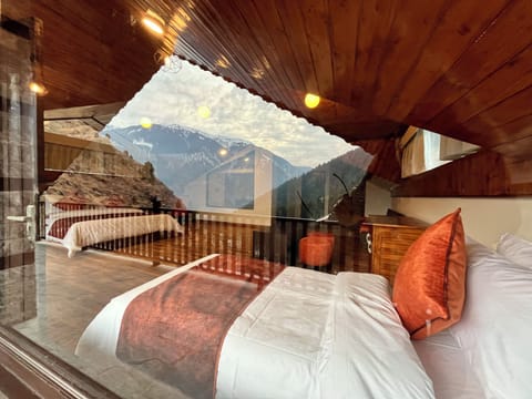 Penthouse Suite | Egyptian cotton sheets, premium bedding, down comforters, desk