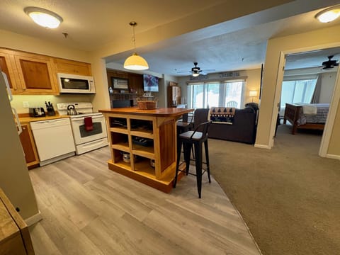 Condo, 1 Bedroom | Interior