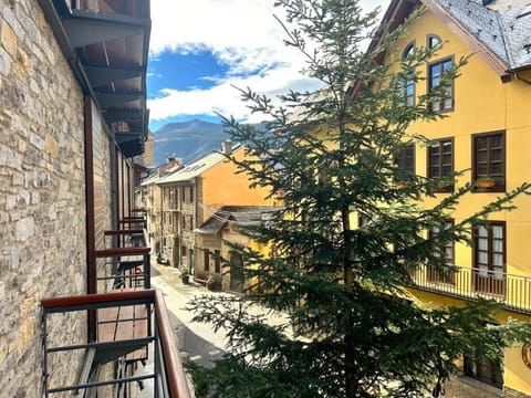 Standard Single Room, Mountain View | Property grounds