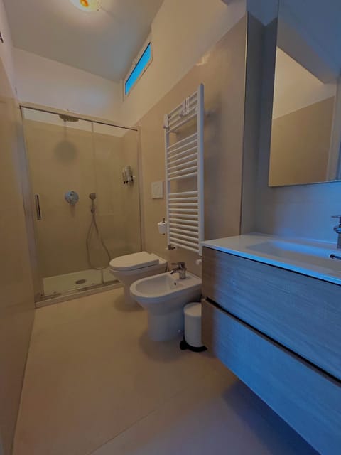 Superior Double Room, Garden View | Bathroom | Shower, free toiletries, hair dryer, towels