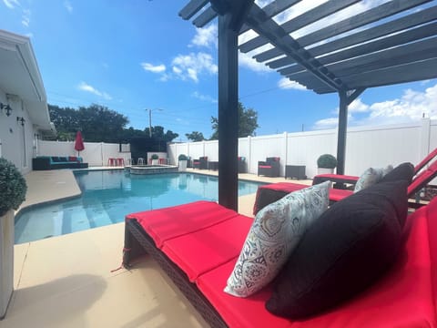 heated POOL FOR FREE OCT 15- APRIL 15 80-85 degree, TIKI BAR, seating for all