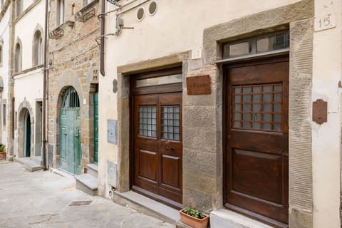 Apartment (2 Bedrooms) | Front of property