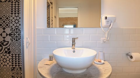 Double Room, Balcony, City View | Bathroom | Free toiletries, bidet, soap, shampoo