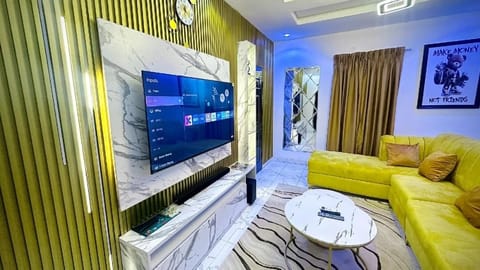Apartment | Living area | Flat-screen TV