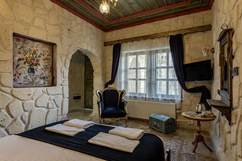 Deluxe Double Room, Garden View | WiFi (free), bed sheets