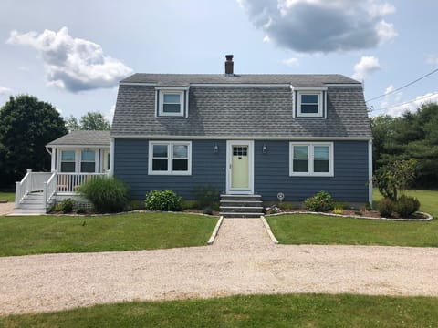 5 bedroom home located on an acre 