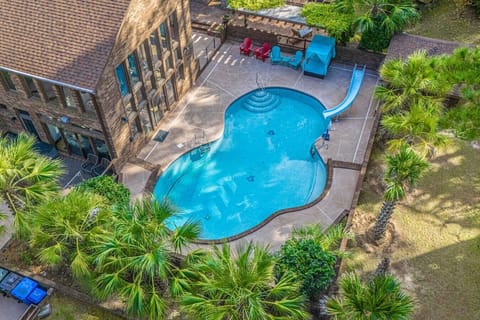 Private swimming pool in the backyard