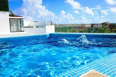 Luxury Apartment, 3 Bedrooms, City View | Private spa tub