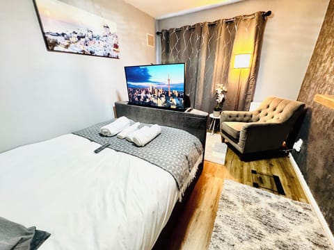 “Luxurious King Bed with Built-In TV and Extraordinary Luxury Mattress