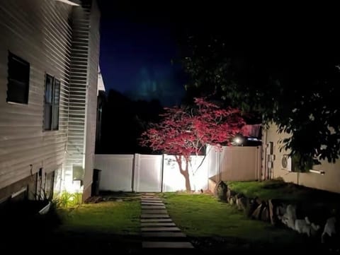  Walkway to Backyard Where You will Access Your Airbnb