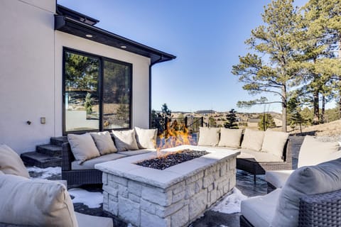 Monument Vacation Rental | 6BR | 5.5BA | 6,000 Sq Ft | 3 Steps to Enter
