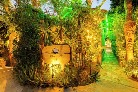 Los Angeles Vacation Rental | Studio | 1BA | Steps Required | 250 Sq Ft