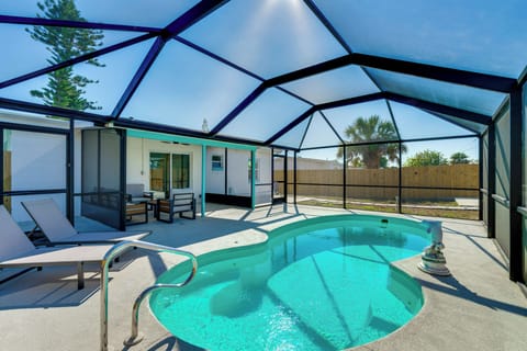 Port Charlotte Vacation Rental | 2BR | 1BA | 1 Step to Enter | 780 Sq Ft