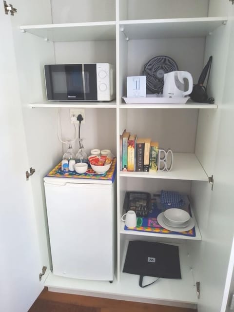 Deluxe Double Room, 1 King Bed | Private kitchen | Fridge, microwave, cookware/dishes/utensils