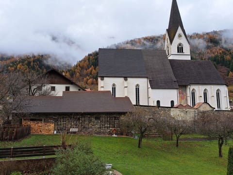 Mountainous Landforms, Mountain, Hill, Highland, Roof, Hill Station, Rural Area, Mountain Range, Human Settlement, Village
