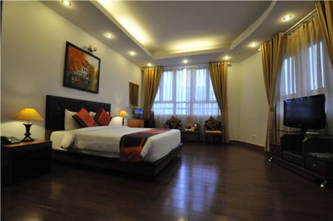 Junior Double Room, City View | Minibar, in-room safe, desk, iron/ironing board