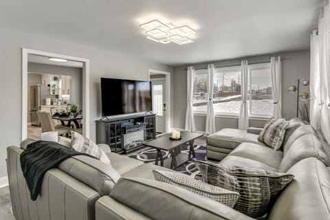 House (3 Bedrooms) | Front of property