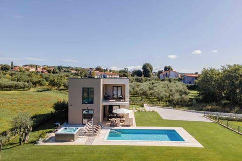 Exterior of the villa, garden, pool & jacuzzi