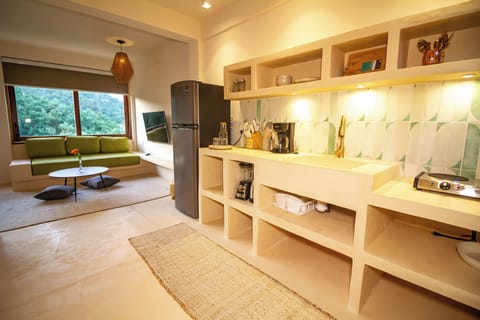 Apartment, Air conditioning, Mountain View | Private kitchenette | Stovetop, cookware/dishes/utensils