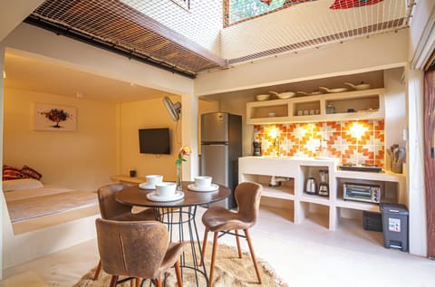 Apartment, 2 Bedrooms, Pets Allowed, Mountain View | Dining room