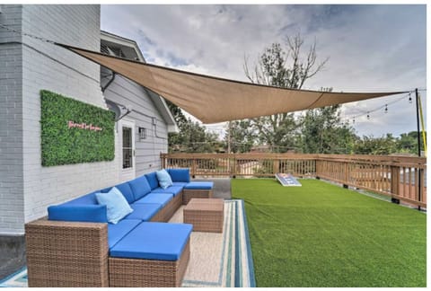 Outdoor patio deck with seating (summer games + sunshade), patio tea lights BBQ
