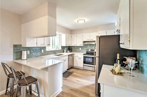 Fully stocked & updated kitchen