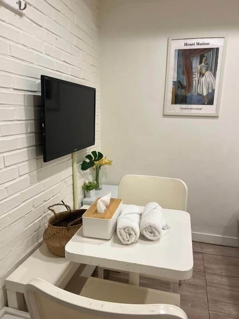 Twin Room, City View | Interior