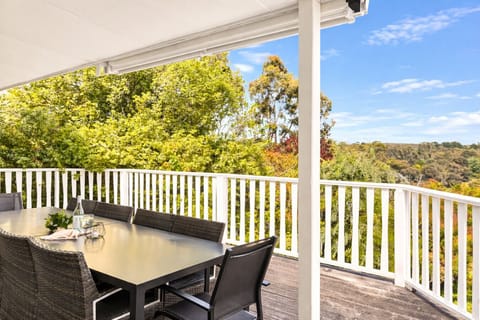 Walking distance to the Lake and Daylesford’s main café and shopping strip. Perfect base for exploring Daylesford on foot.