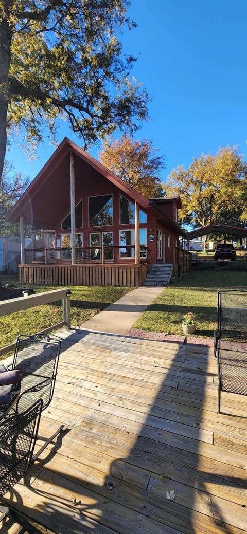 Exterior - facing lake with large porch