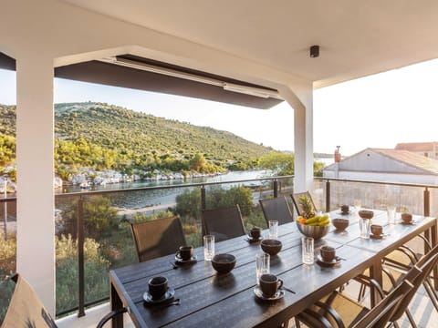 Villa | Balcony