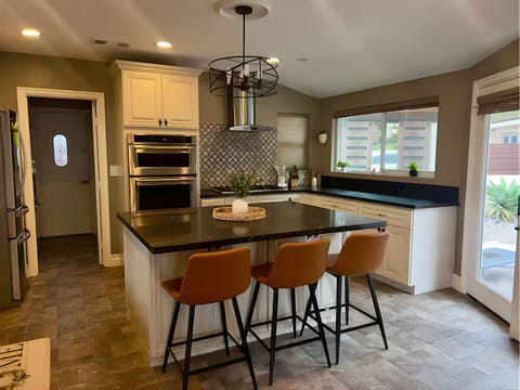 A kitchen island ready for snacks, stories, and sipping.