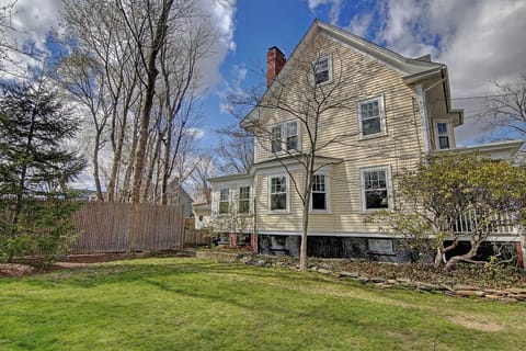 Private, fully fenced side yard