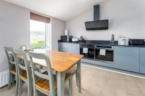 Kitchen / dining area