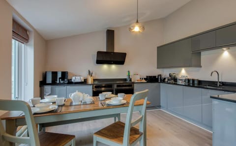 Well-equipped kitchen and dining area
