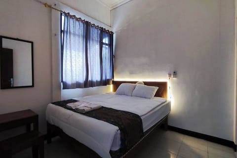 Standard Double Room | Free WiFi, bed sheets